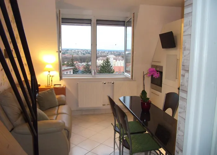 Rozsa Apartman Отель *